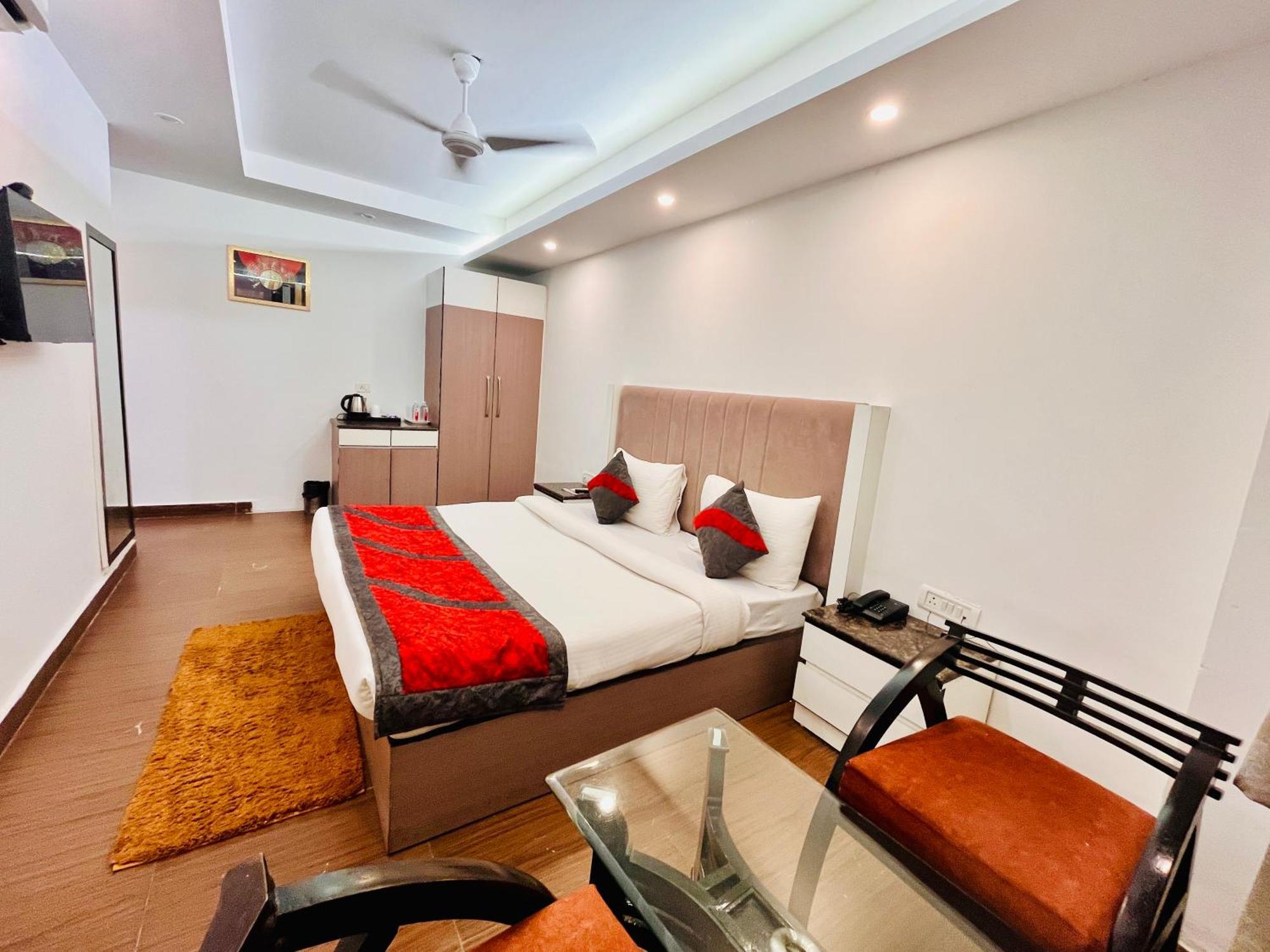 Hotel The Gold Inn - Karol Bagh Delhi Zewnętrze zdjęcie